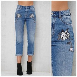 PACSUN NWOT EMBROIDERED FLORAL MOM JEANS